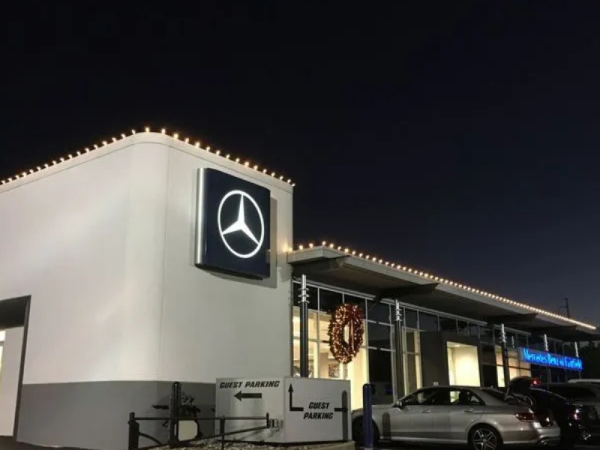 Car Dealeship Christmas Lighting Installation Services
